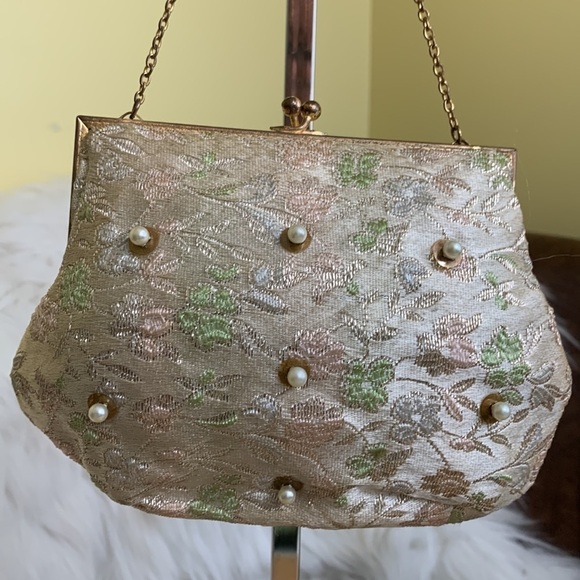 Vintage Ivory Embroidered Beaded Small Kiss Lock Chain Strap Mini Evening Bag - Picture 7 of 17